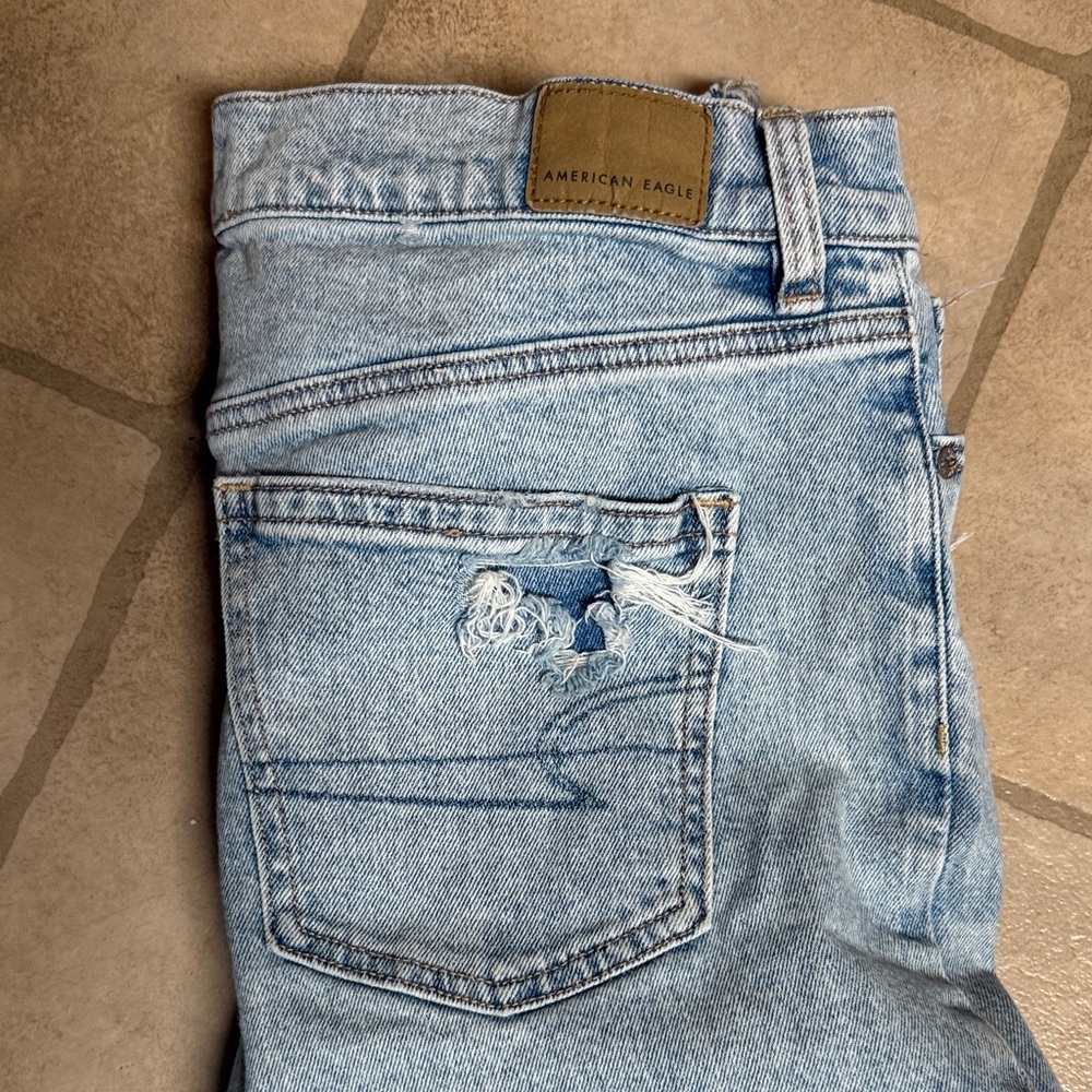 American Eagle Outfitters Light Blue Ripped Jeans - Picture 2 of 4